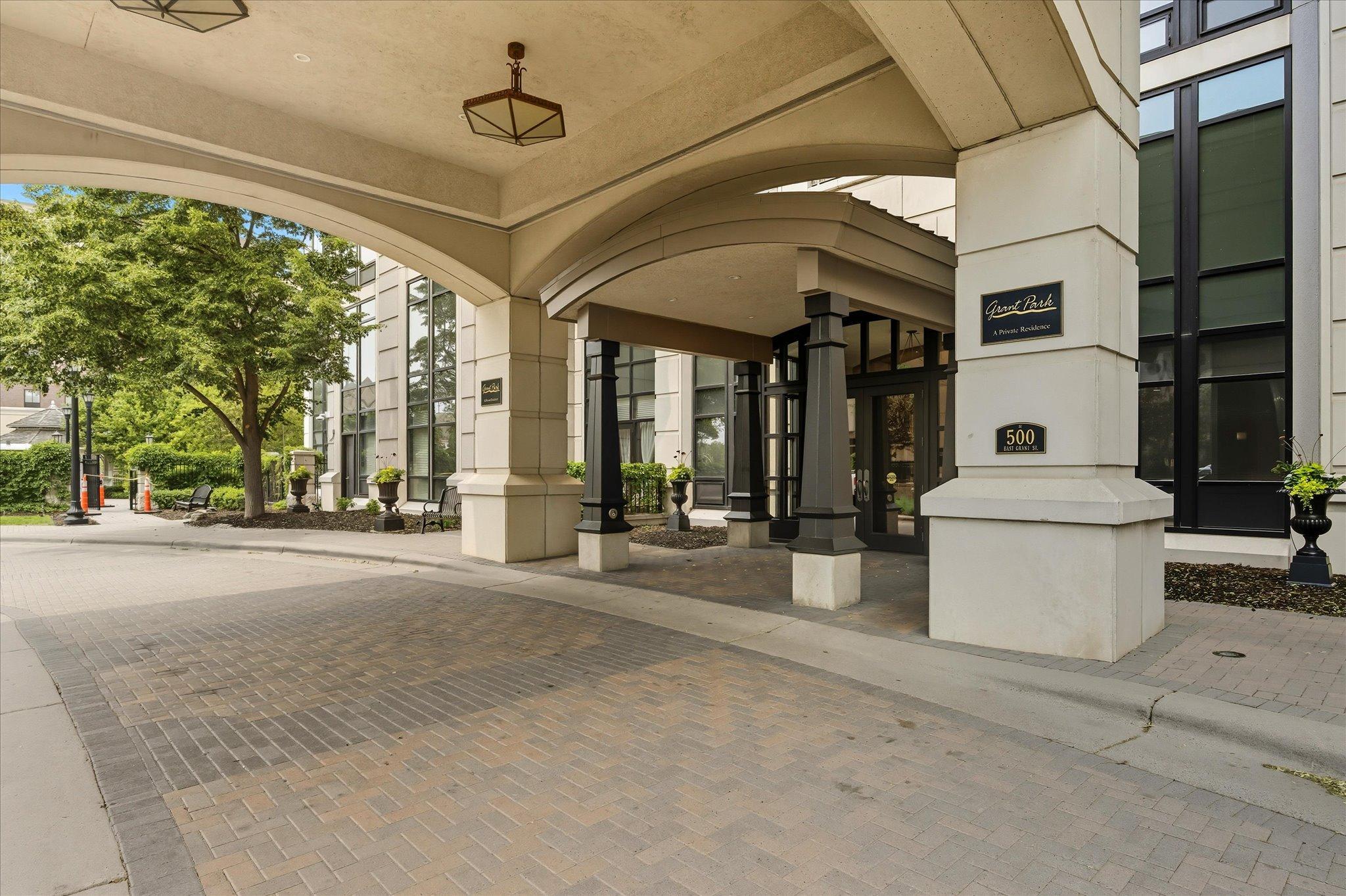 500 E Grant Street 907