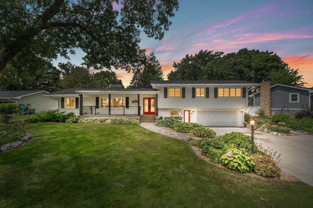 Photo of 12914 5th Avenue S, Burnsville, MN 55337 (MLS # 7089936)