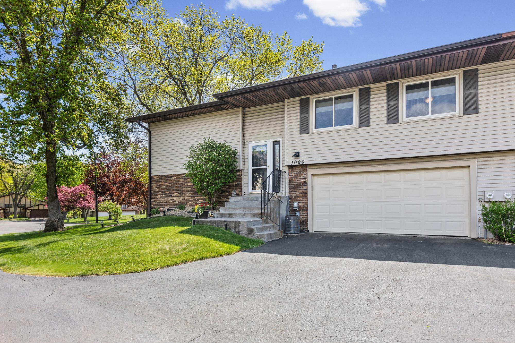 1096 Churchill Place