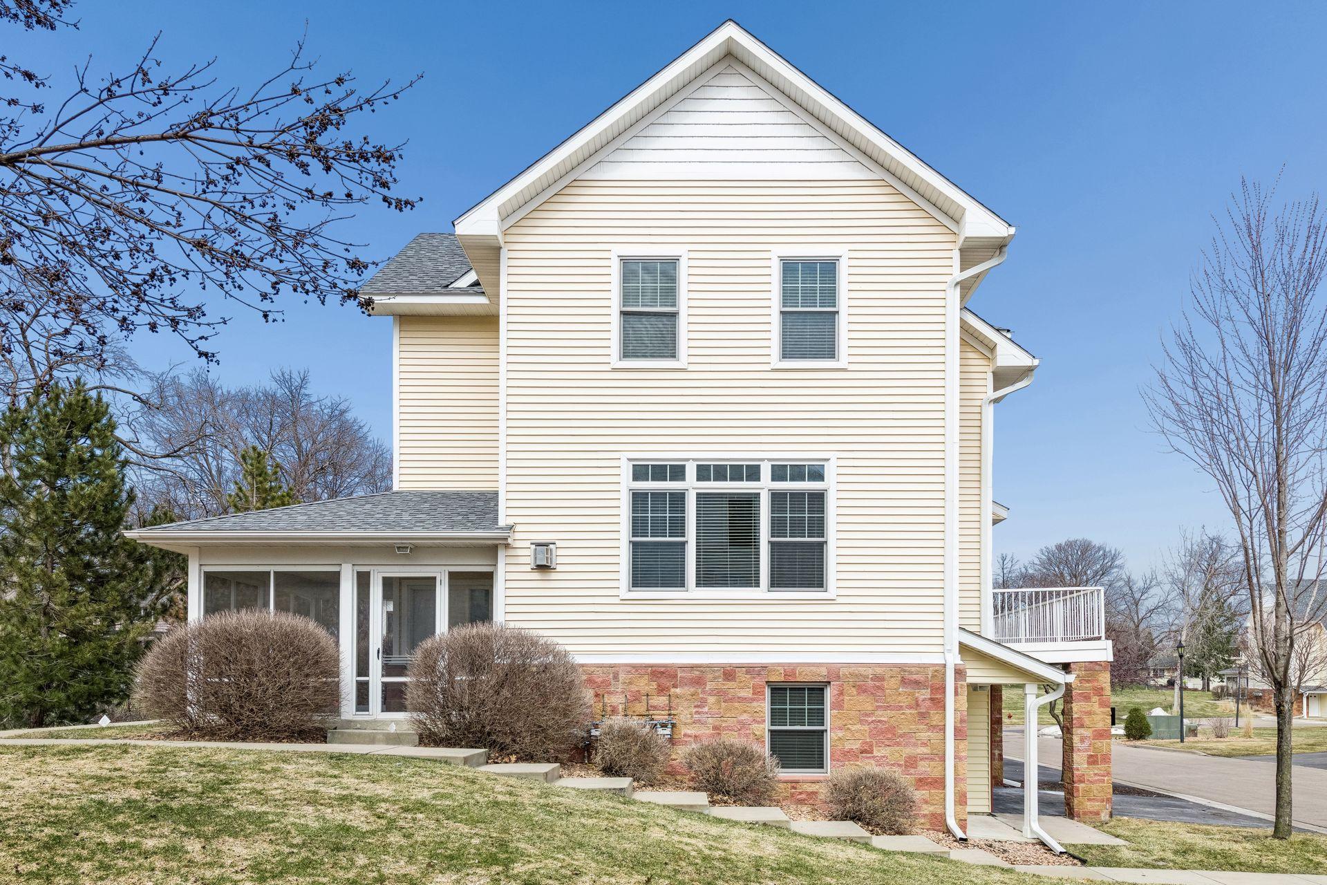 2121 Village Trail