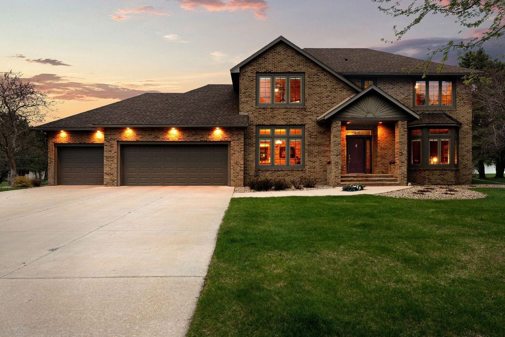 Photo of 805 27th Street SW, Austin, MN 55912 (MLS # 7062284)