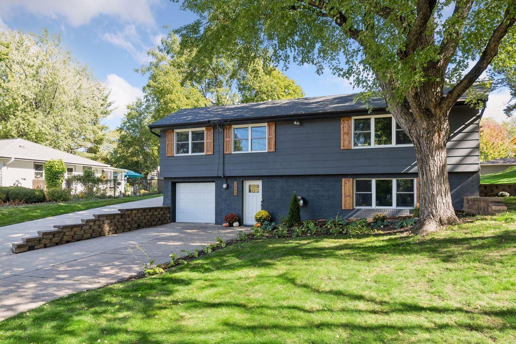 Photo of 1420 Yosemite Avenue N, Golden Valley, MN 55422 (MLS # 7161327)