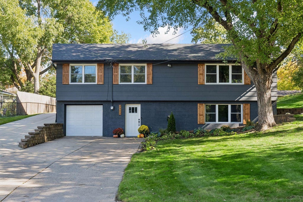 Photo of 1420 Yosemite Avenue N, Golden Valley, MN 55422 (MLS # 7161327)