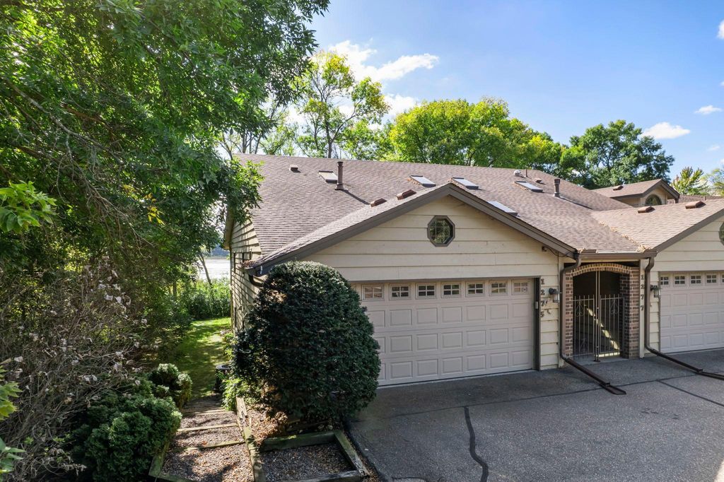 Photo of 1275 Black Oaks Court N, Plymouth, MN 55447 (MLS # 6755030)