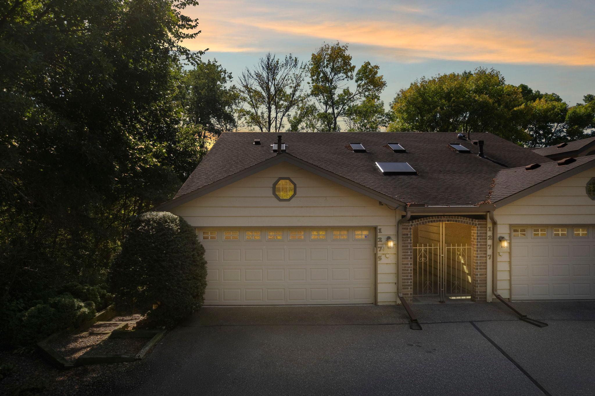 1275 Black Oaks Court N