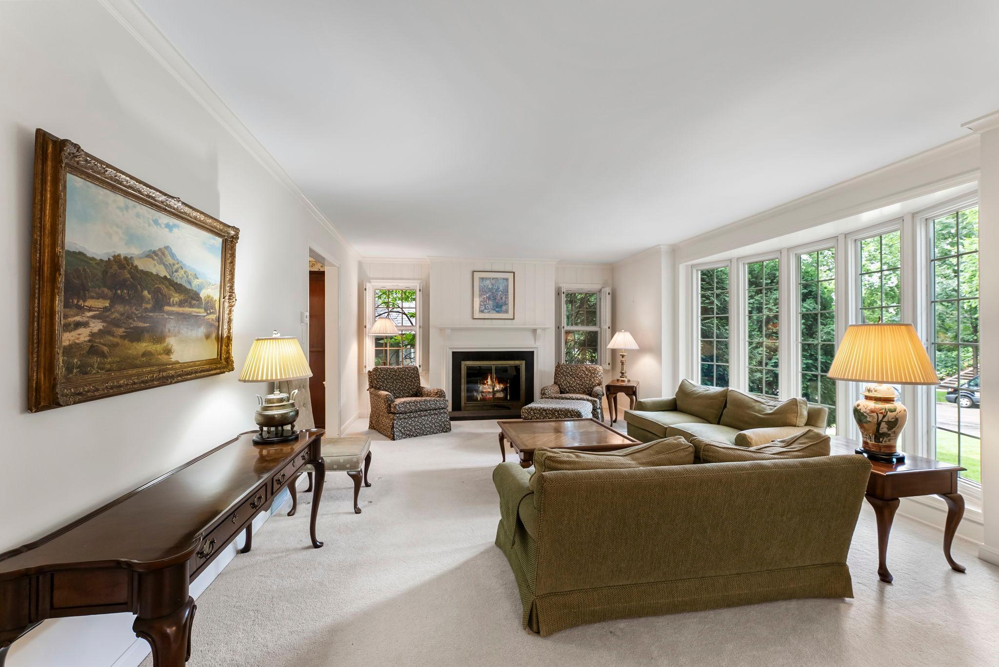 2129 Kenwood Parkway