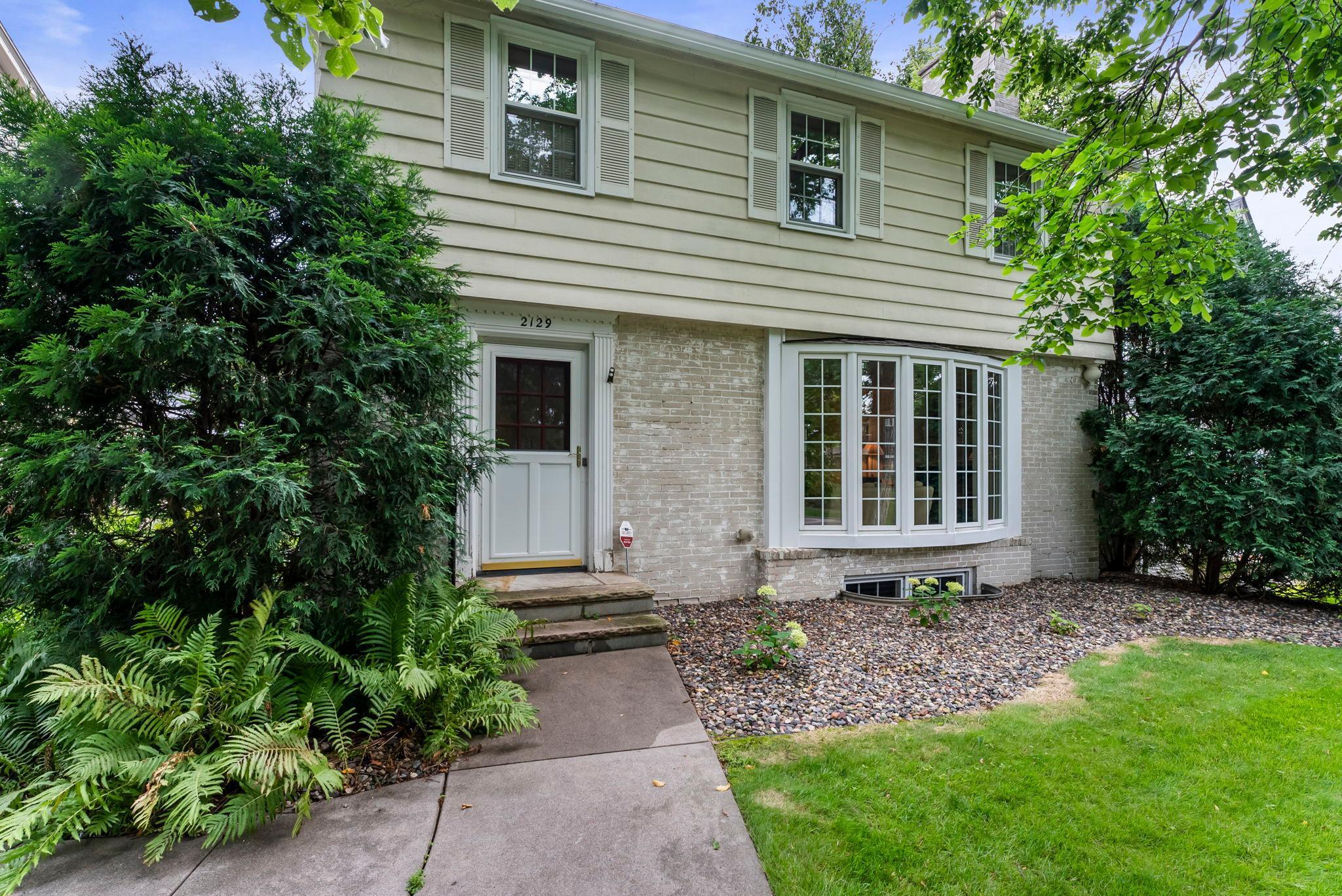 2129 Kenwood Parkway