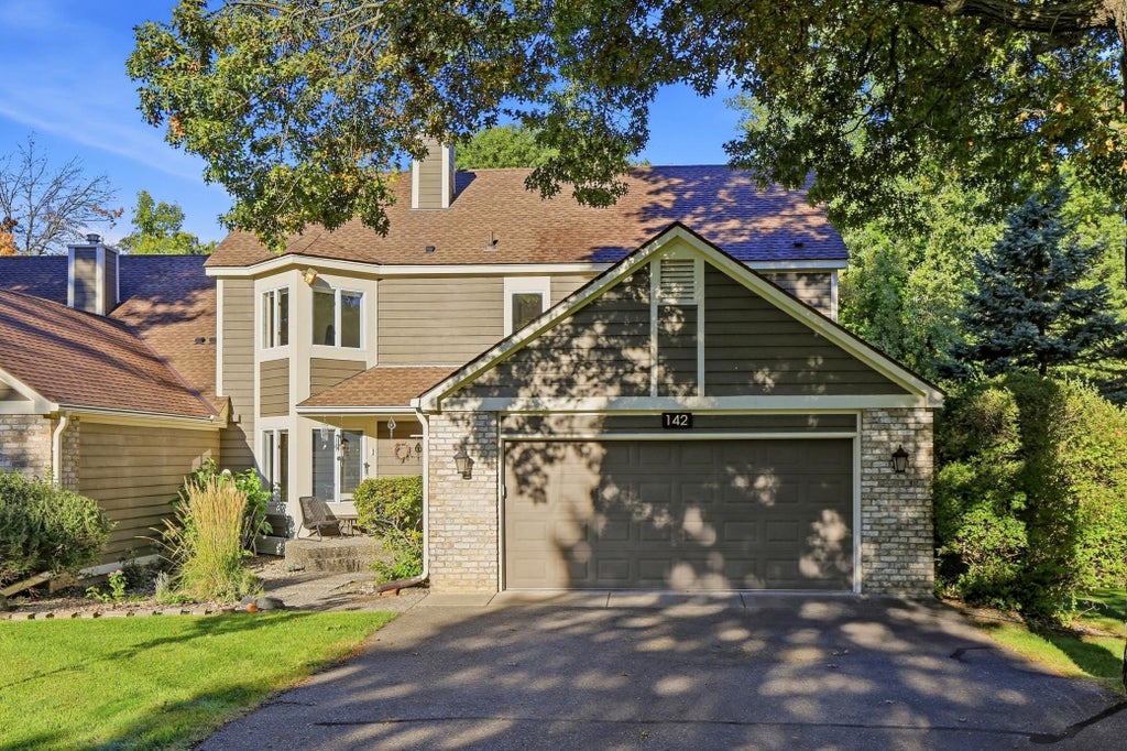 Photo of 142 Wildwood Bay Drive, Mahtomedi, MN 55115 (MLS # 7132661)