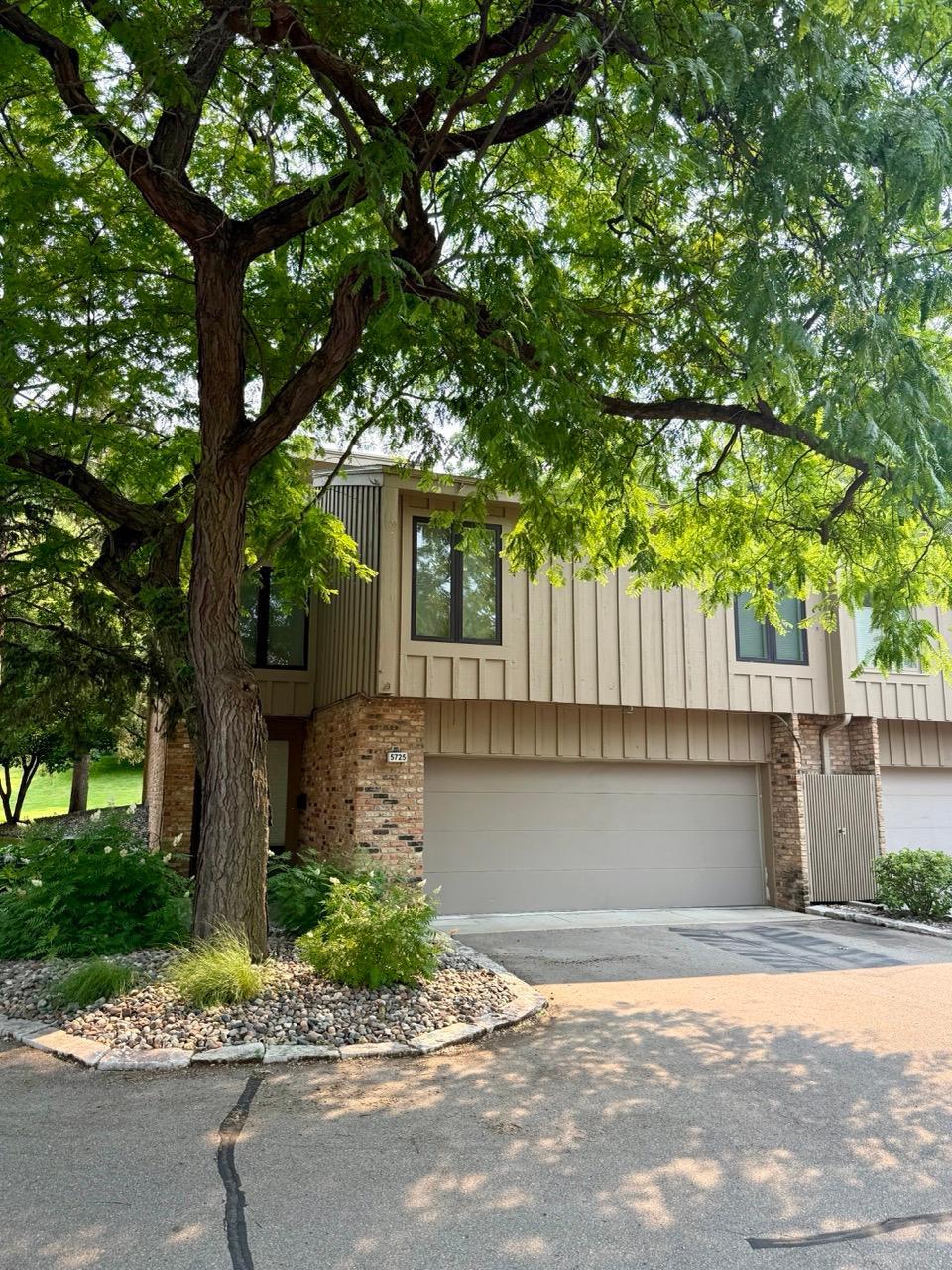 5725 Duncan Lane