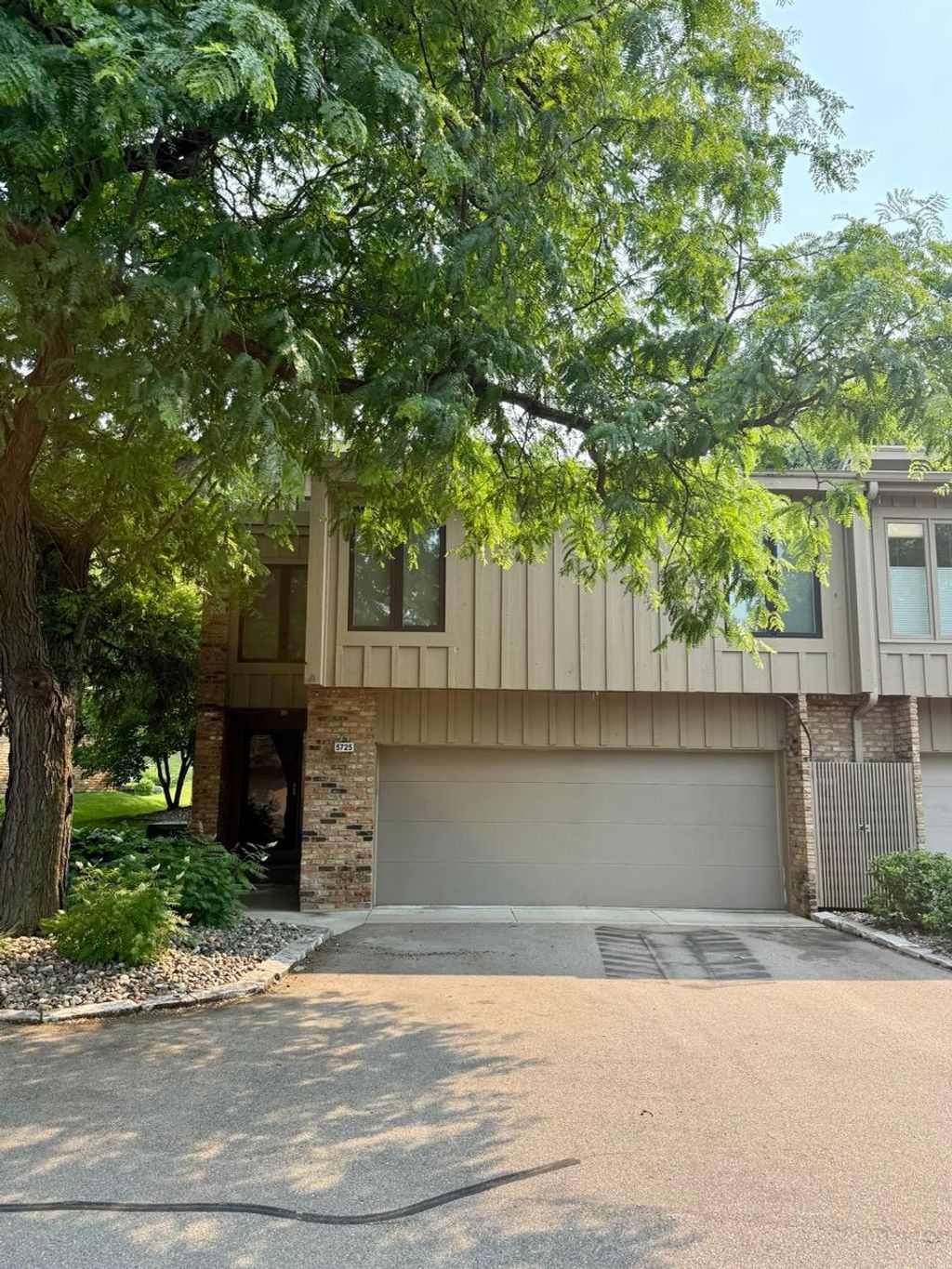Photo of 5725 Duncan Lane, Edina, MN 55436 (MLS # 7097327)