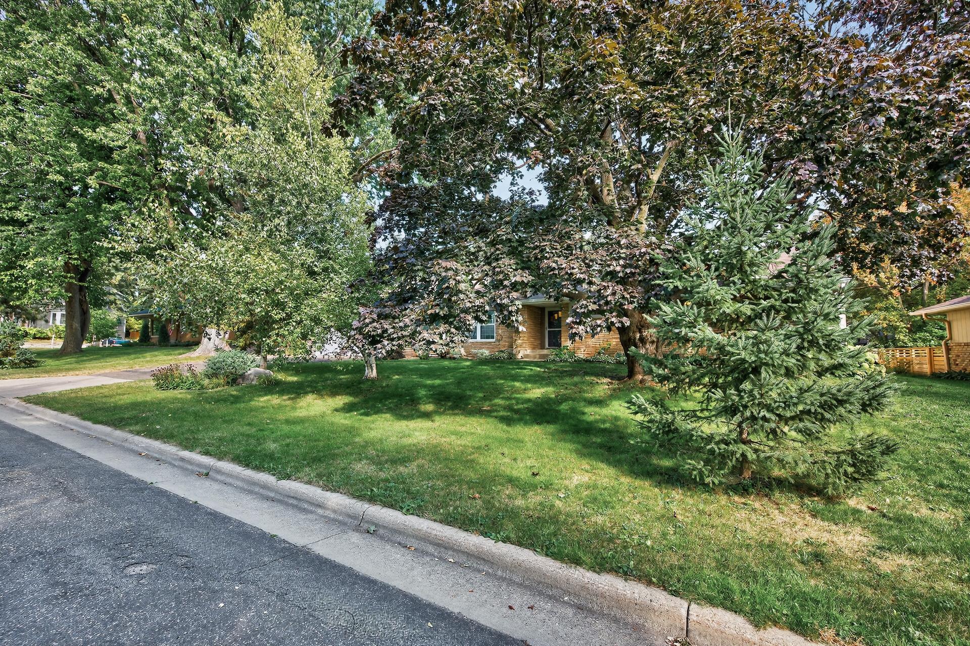 850 Syndicate Street S