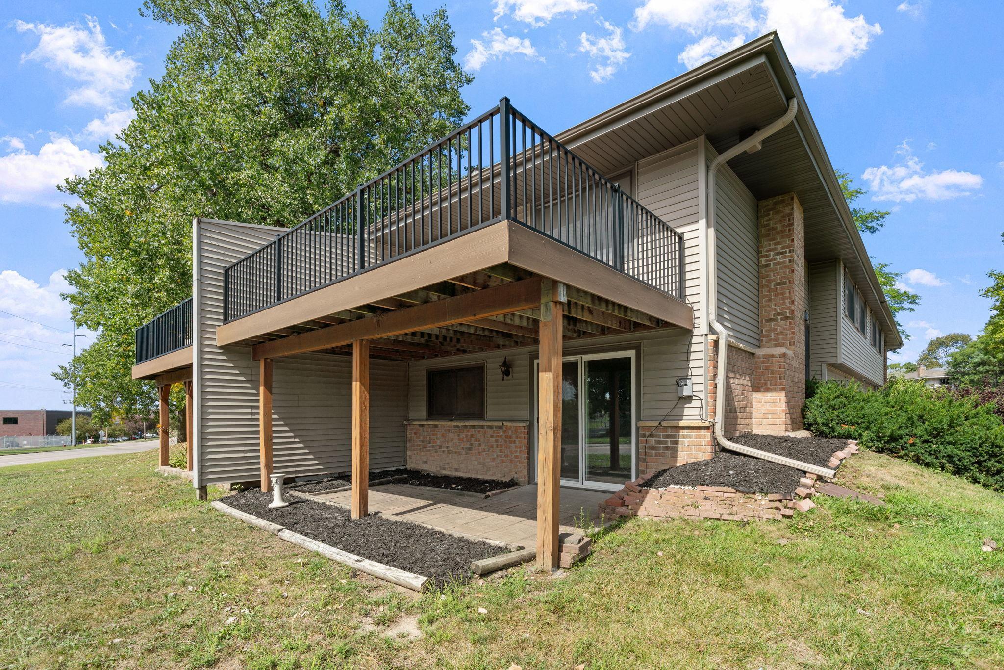4112 Sylvia Lane S