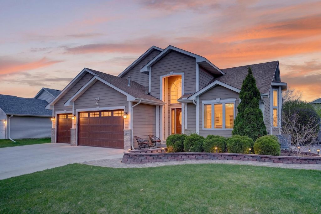 Photo of 9325 Austrian Pine Avenue N, Brooklyn Park, MN 55443 (MLS # 7061183)