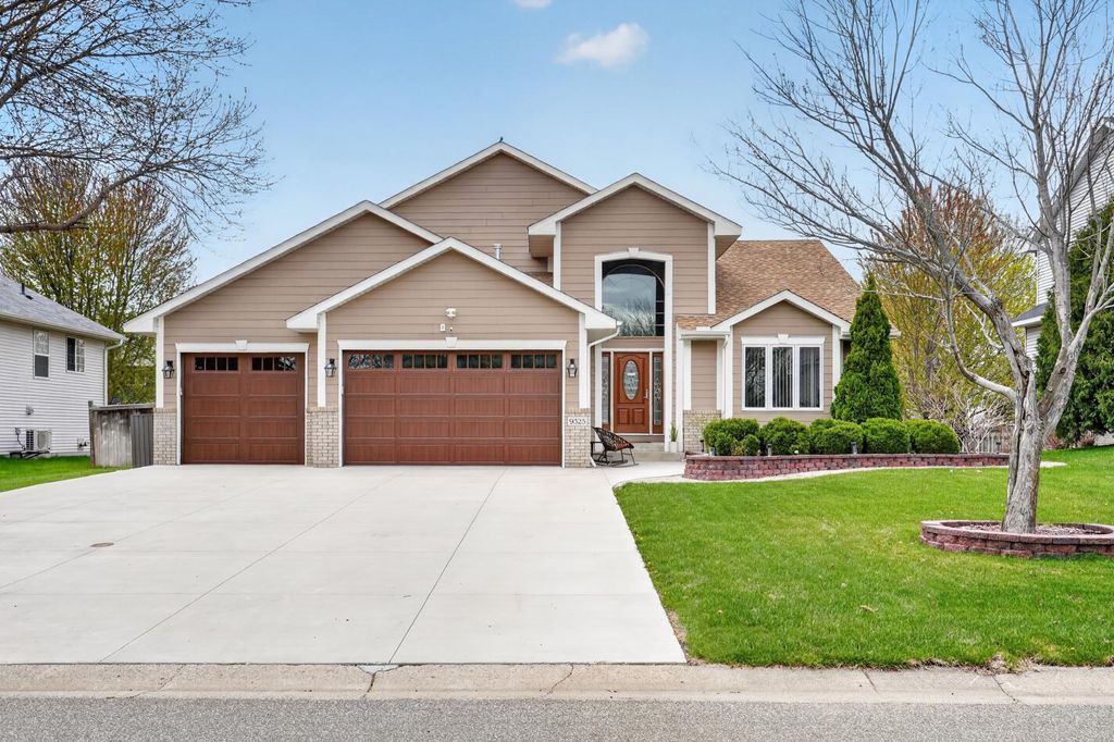 Photo of 9325 Austrian Pine Avenue N, Brooklyn Park, MN 55443 (MLS # 7061183)