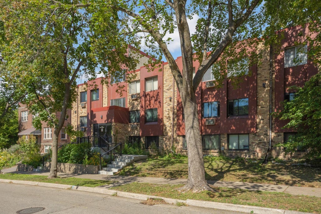 Photo of 520 Ridgewood Avenue #102, Minneapolis, MN 55403 (MLS # 7150379)