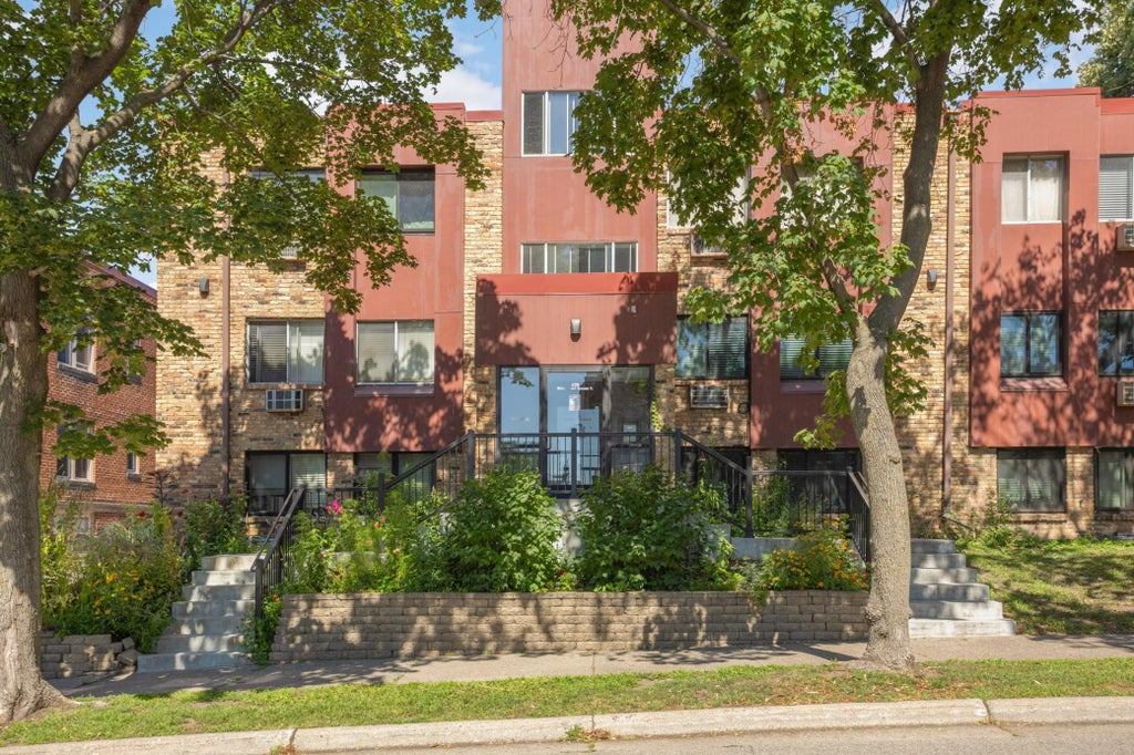 Photo of 520 Ridgewood Avenue #102, Minneapolis, MN 55403 (MLS # 7150379)