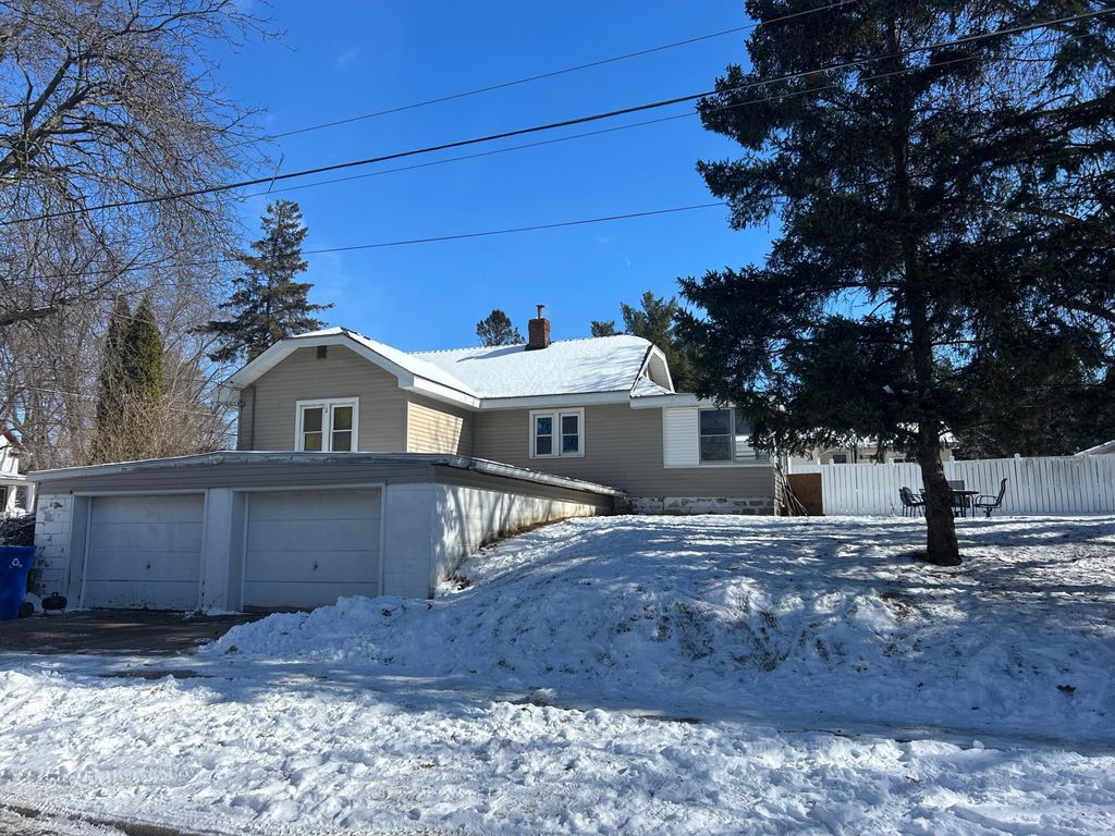 Photo of 1542 Ivy Avenue E, Saint Paul, MN 55106 (MLS # 7025238)