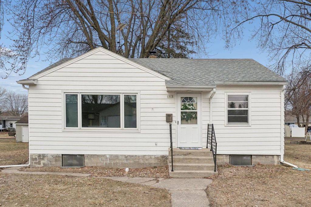 Photo of 1513 Armstrong Avenue N, Glencoe, MN 55336 (MLS # 7033322)