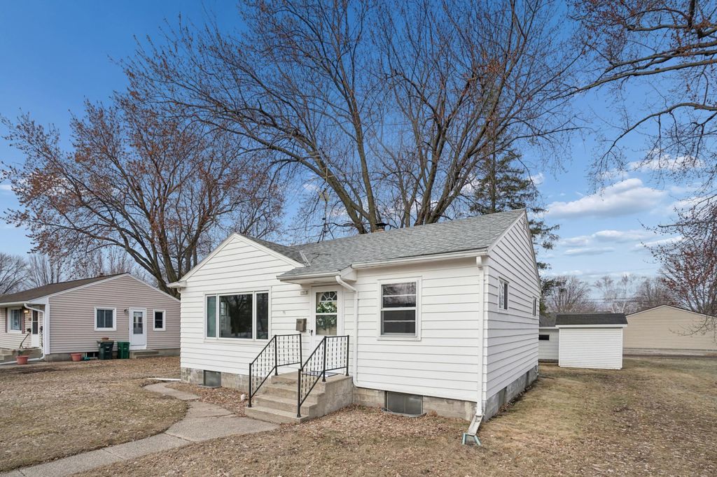 Photo of 1513 Armstrong Avenue N, Glencoe, MN 55336 (MLS # 7033322)