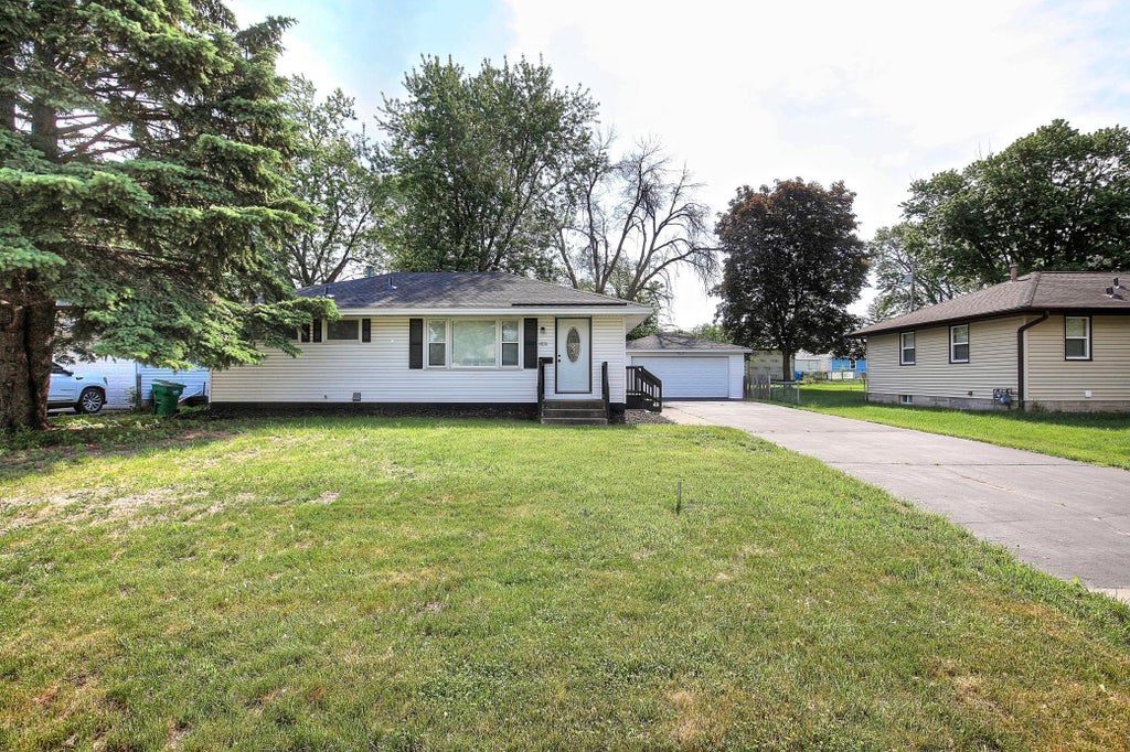 Photo of 6830 Toledo Avenue N, Brooklyn Center, MN 55429 (MLS # 7085805)