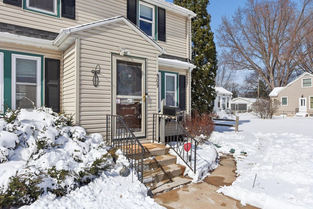 Photo of 509 15th Avenue N, South Saint Paul, MN 55075 (MLS # 7037594)