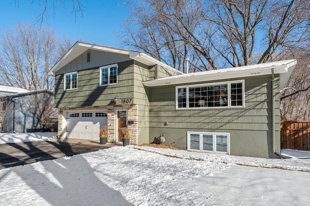 Photo of 1807 Texas Avenue S, Saint Louis Park, MN 55426 (MLS # 7028070)