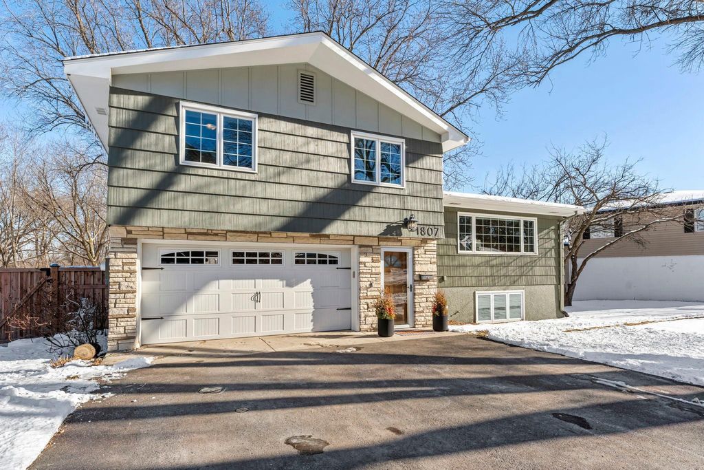 Photo of 1807 Texas Avenue S, Saint Louis Park, MN 55426 (MLS # 7028070)