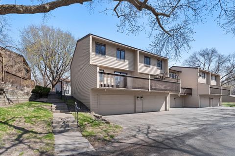 281 W Eagle Lake Drive Maple Grove MN 55369