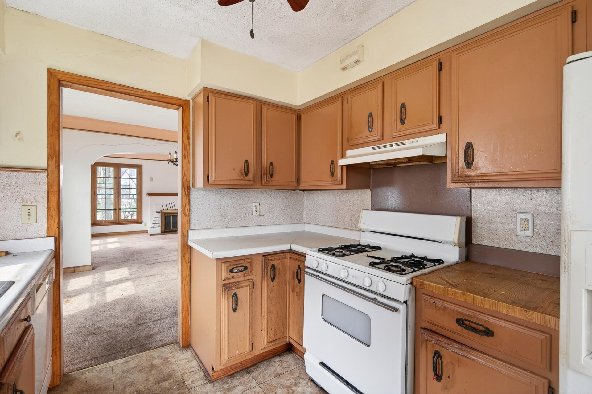 4537 Columbus Avenue