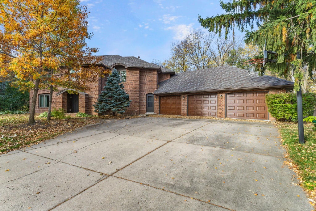 Photo of 9581 Oxborough Curve, Bloomington, MN 55437 (MLS # 7121217)