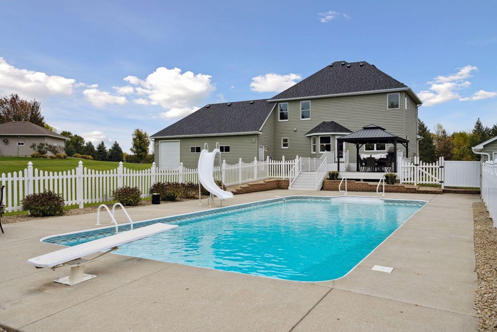 Photo of 819 Belanger Avenue NW, Buffalo, MN 55313 (MLS # 7000467)