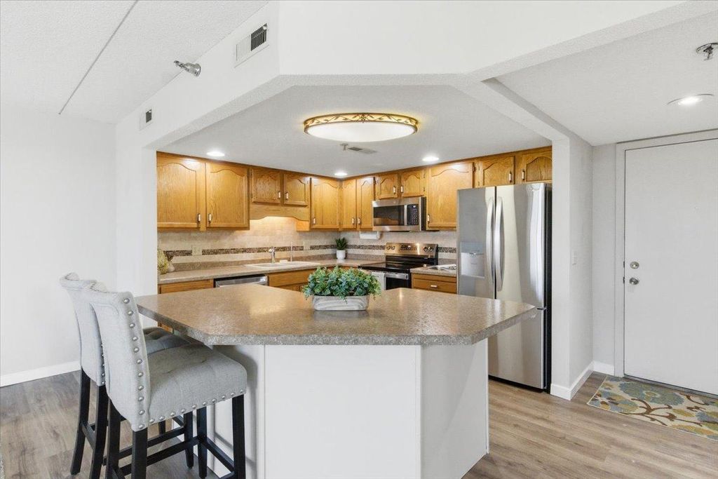 Photo of 625 19th Street NW #702, Rochester, MN 55901 (MLS # 6806401)