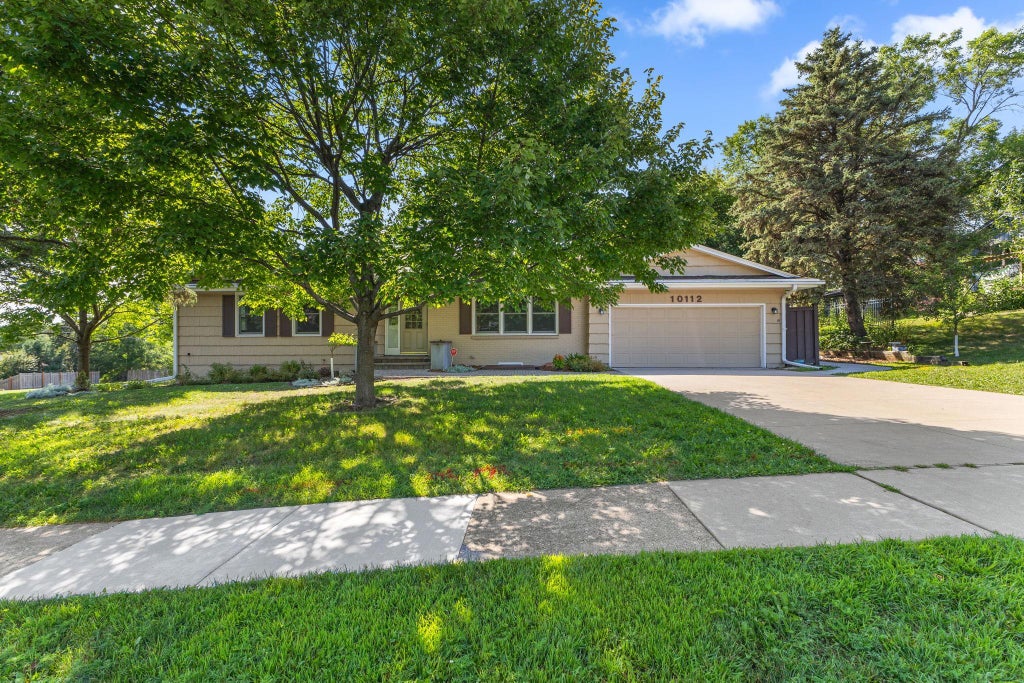 Photo of 10112 Nord Avenue S, Bloomington, MN 55437 (MLS # 7123933)