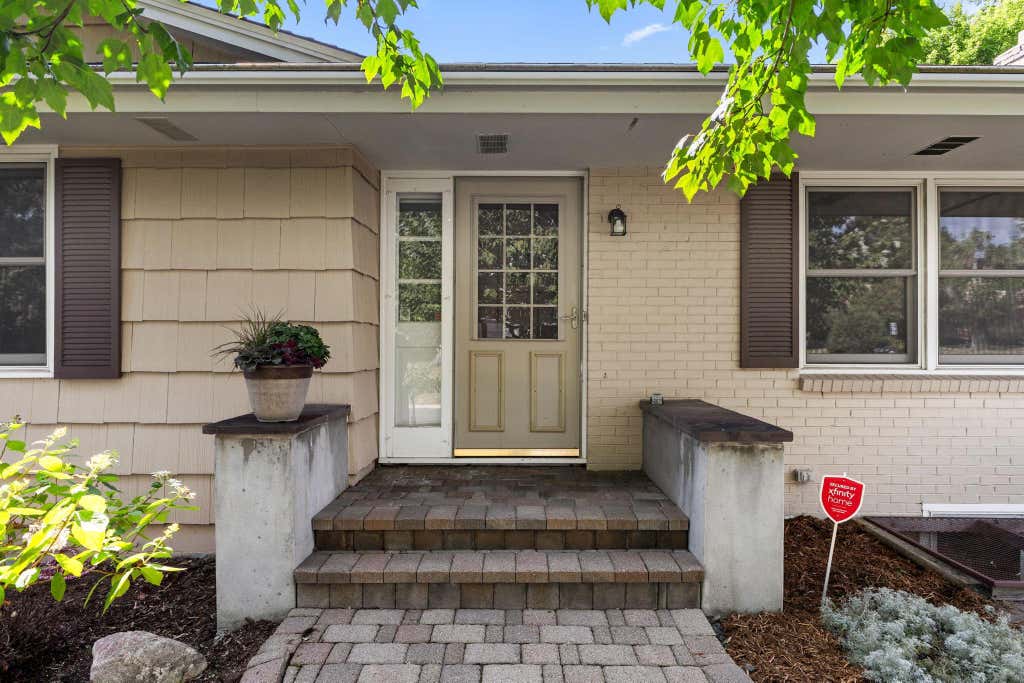 Photo of 10112 Nord Avenue S, Bloomington, MN 55437 (MLS # 7123933)