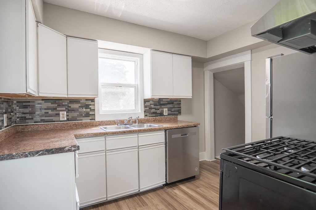 Photo of 938 Cypress Street, Saint Paul, MN 55106 (MLS # 6810016)