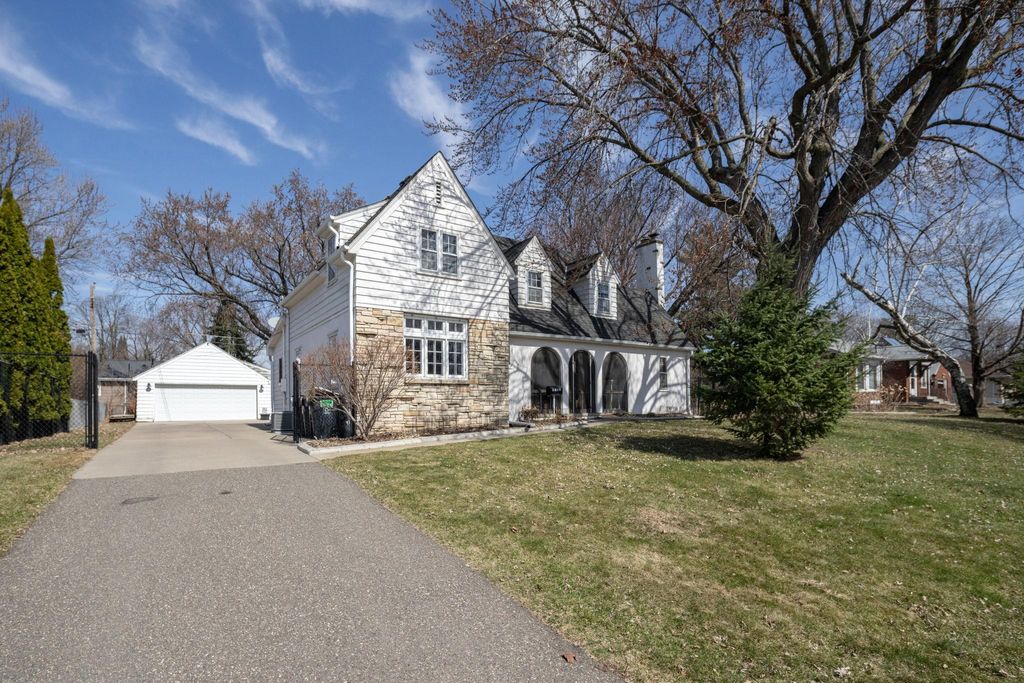 Photo of 2721 29th Avenue NE, Saint Anthony, MN 55418 (MLS # 7046667)