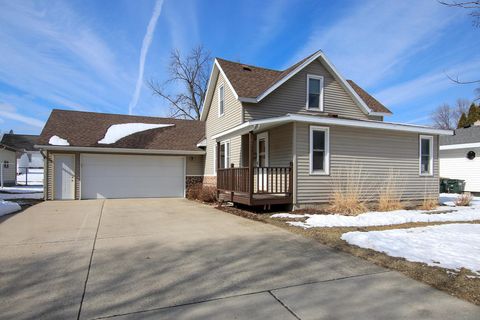 Photo of 614 Elm Street NE, Hutchinson, MN 55350 (MLS # 7028180)