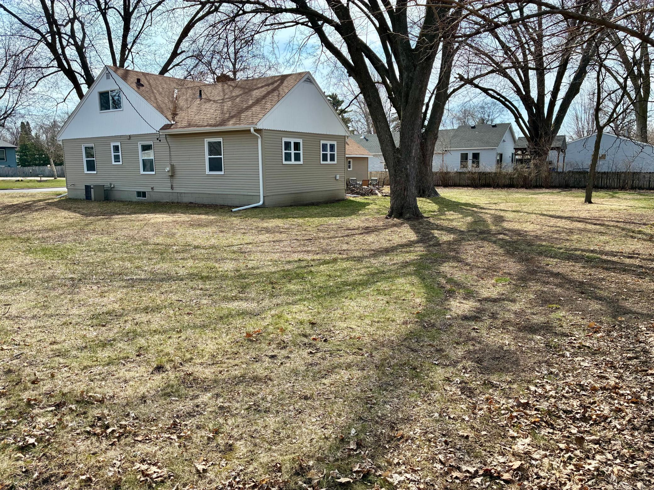 8716 Elliot Avenue S