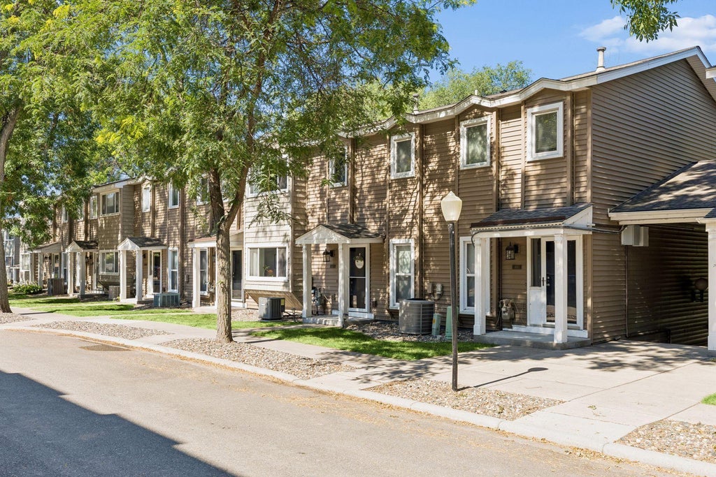 Photo of 438 Pondridge Circle, Wayzata, MN 55391 (MLS # 7039909)