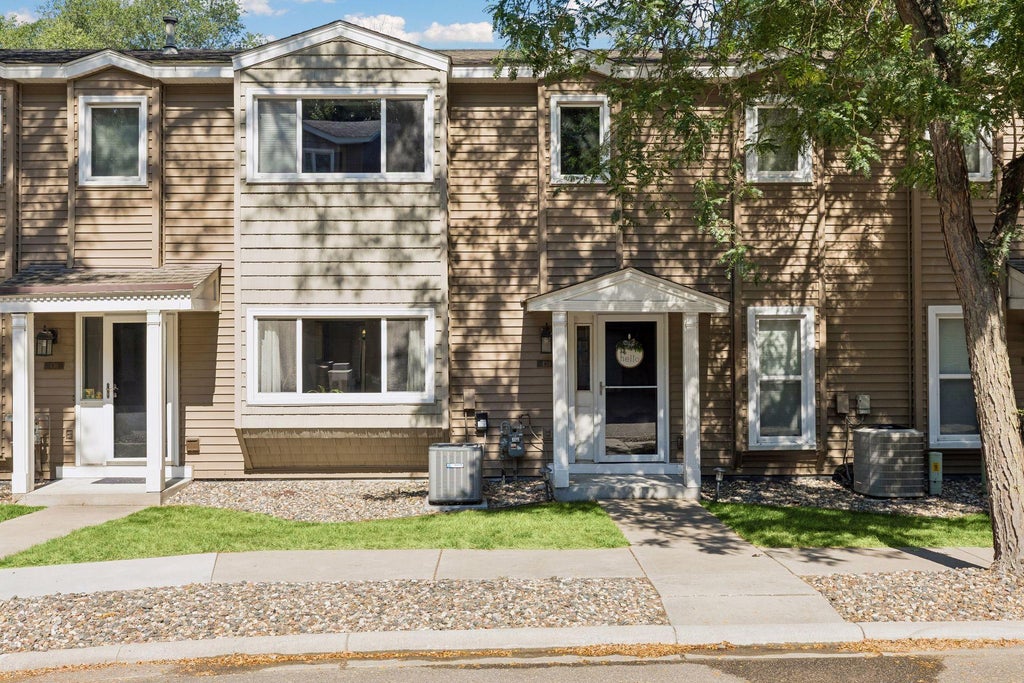Photo of 438 Pondridge Circle, Wayzata, MN 55391 (MLS # 7039909)