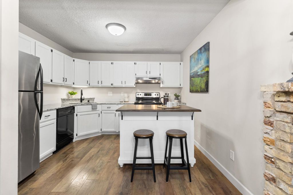 Photo of 2240 Ridge Drive #13, Saint Louis Park, MN 55416 (MLS # 7004950)