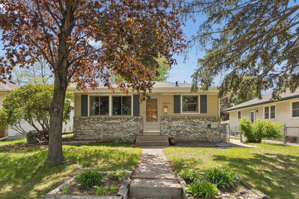 Photo of 1618 Mclean Avenue, Saint Paul, MN 55106 (MLS # 7063474)