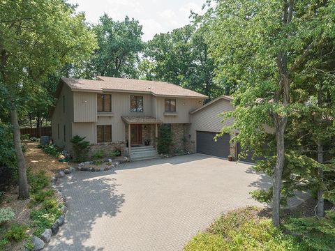 Photo of 9548 Oxborough Curve, Bloomington, MN 55437 (MLS # 6407199)