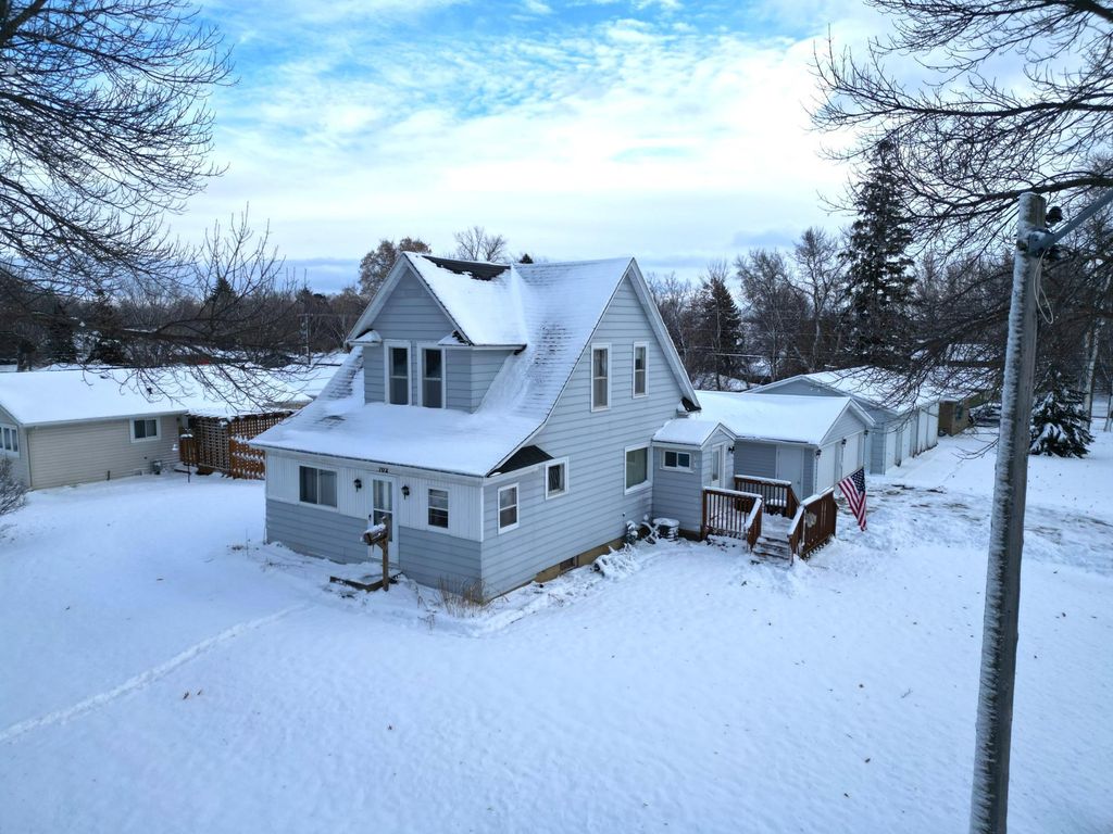 Photo of 702 E Adolphus Avenue, Fergus Falls, MN 56537 (MLS # 7010072)
