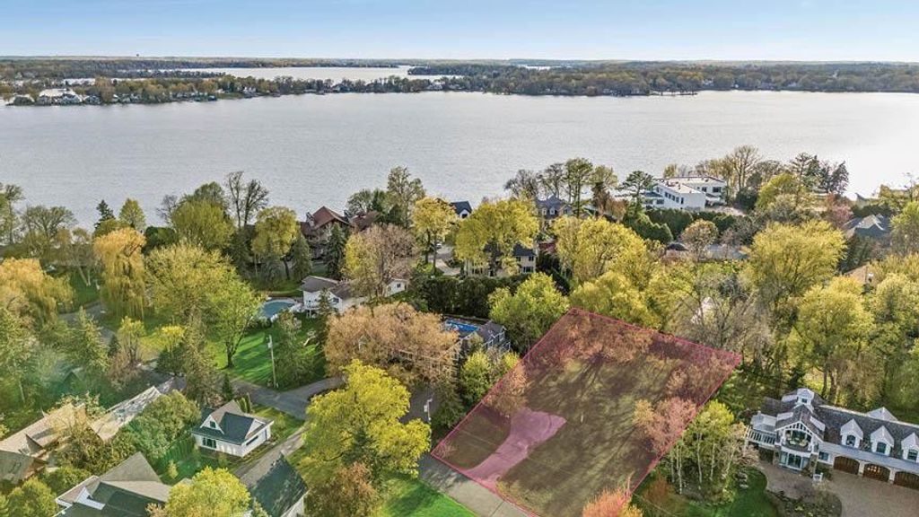 Photo of 2308 Huntington Point Road E, Wayzata, MN 55391 (MLS # 7065001)