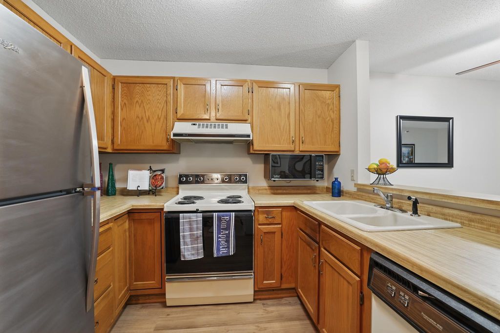 Photo of 7625 Edinborough Way #2116, Edina, MN 55435 (MLS # 7014618)