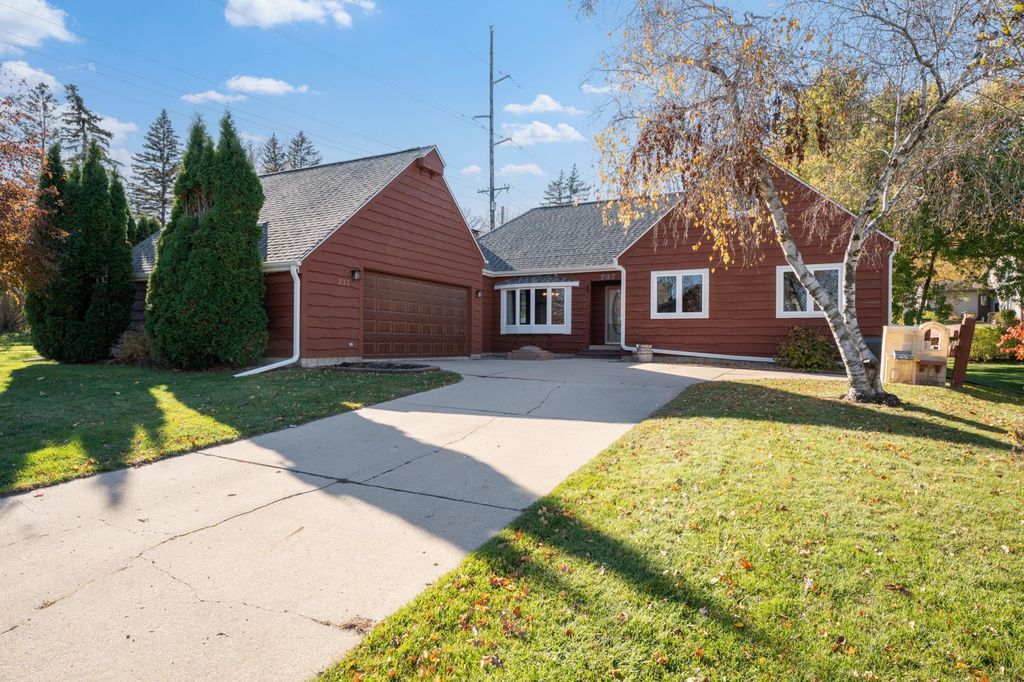 Photo of 737 Meadow Run Drive SW, Rochester, MN 55902 (MLS # 6813376)