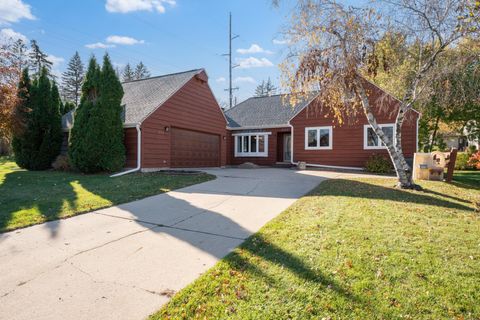 Photo of 737 Meadow Run Drive SW, Rochester, MN 55902 (MLS # 6813376)