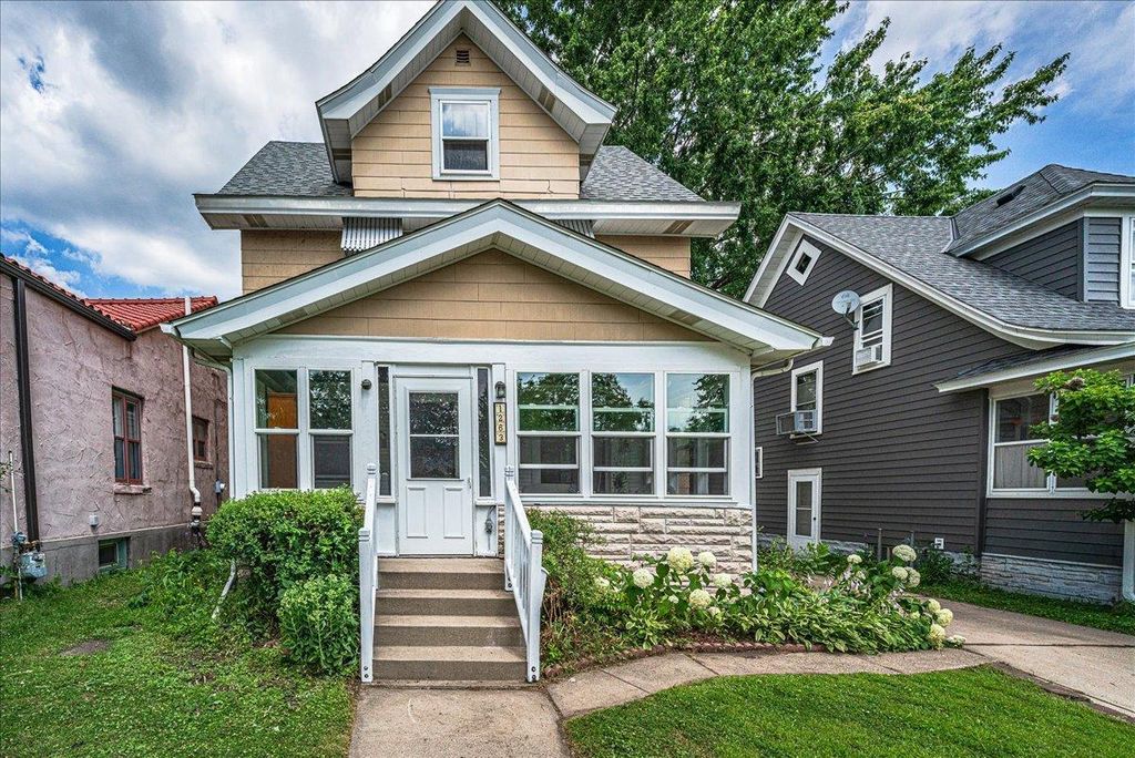 Photo of 1263 Minnehaha Avenue W, Saint Paul, MN 55104 (MLS # 7108185)