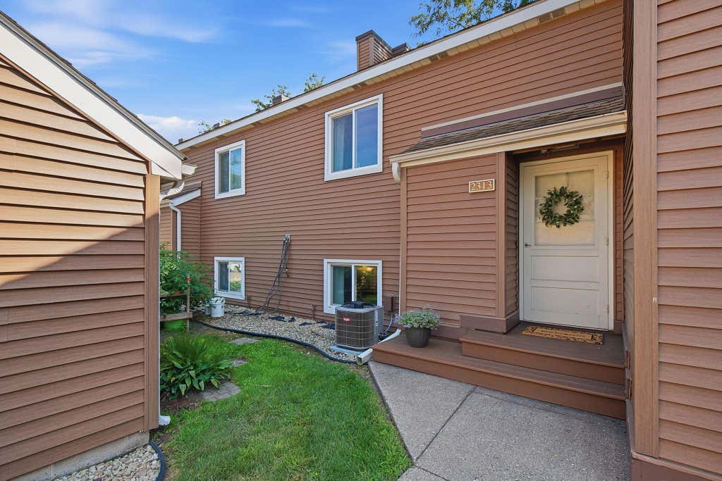 Photo of 2313 Territorial Road, Saint Paul, MN 55114 (MLS # 7128073)